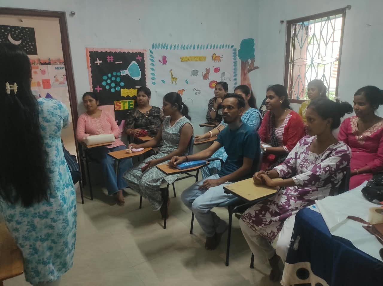 A full classroom at Asiatic Institute