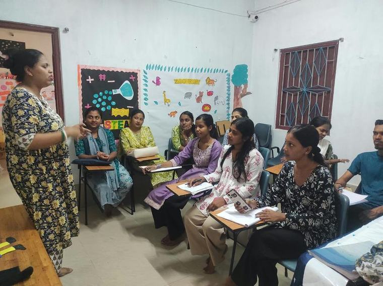A teacher explaining a concept to the T-TET batch